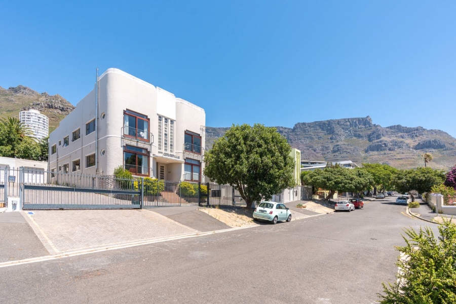 To Let 2 Bedroom Property for Rent in Vredehoek Western Cape
